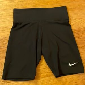 Good condition women’s Nike XS black bike shorts